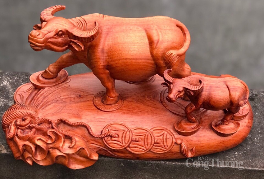 mẫu trâu mẫu tử, lý giải về ý nghĩa của sản phẩm này, chị Tú cho biết, sản phẩm được sáng tạo với tâm huyết của người thợ khát vọng một năm mới đầy đủ, ấm no, hạnh phúc, an khang, thịnh vượng. mẫu trâu mẫu tử, lý giải về ý nghĩa của sản phẩm này, chị Tú cho biết, sản phẩm được sáng tạo với tâm huyết của người thợ khát vọng một năm mới đầy đủ, ấm no, hạnh phúc, an khang, thịnh vượng.