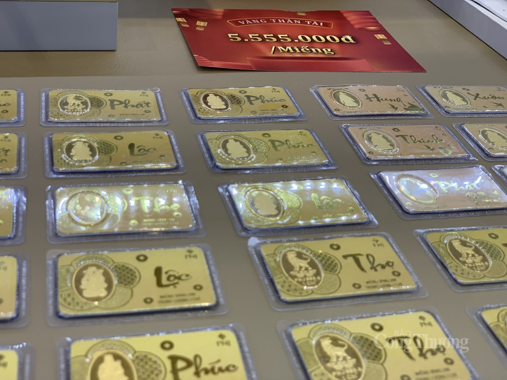 một số doanh nghiệp vàng cam kết không tăng giá vàng miếng trong thời gian người dân đi mua vàng ngày vía Thần Tài