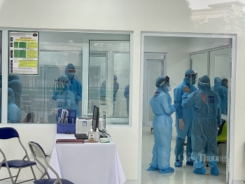 Bắt đầu tiêm vaccine Covid-19 tại các cơ sở điều trị, vùng có dịch