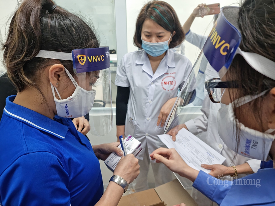  Được biết, bệnh viện đã chuẩn bị đầy đủ và kỹ lưỡng các kịch bản liên quan đến quá trình tiếp nhận, lưu trữ bảo quản vaccine, tư vấn, theo dõi quá trình tiêm…