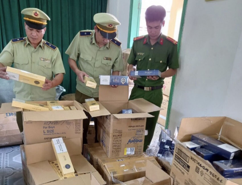QLTT Phú Yên chặn đứng 10.000 bao thuốc lá 555 nhập lậu QLTT Phú Yên chặn đứng 10.000 bao thuốc lá 555 nhập lậu