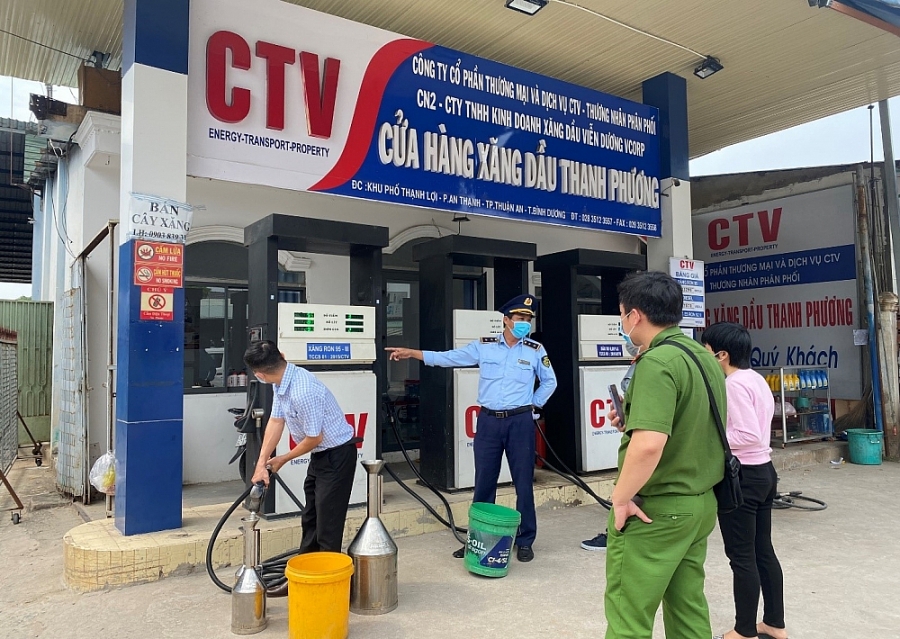 Xử phạt 2 doanh nghiệp kinh doanh xăng dầu không đảm bảo chất lượng tại Bình Dương