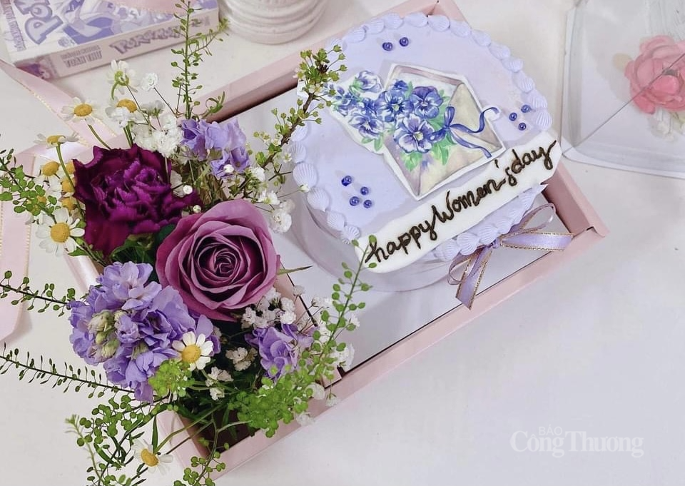 Thị trường hoa và quà tặng đang sôi động sát ngày 8/3 Thị trường hoa và quà tặng đang sôi động sát ngày 8/3