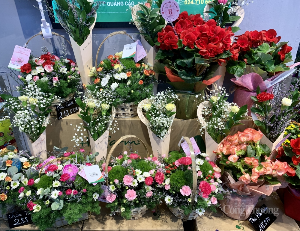 Thị trường hoa và quà tặng đang sôi động sát ngày 8/3 Thị trường hoa và quà tặng đang sôi động sát ngày 8/3
