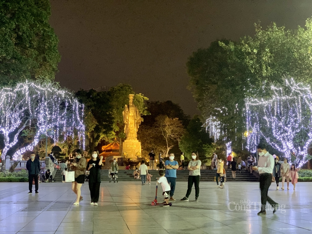 Không gian đi bộ khu vực hồ Hoàn Kiếm và phụ cận sẽ duy trì trở lại từ 19h thứ sáu đến 24h chủ nhật hàng tuần.