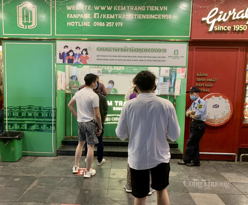 ...kem Tràng Tiền đông khách trở lại