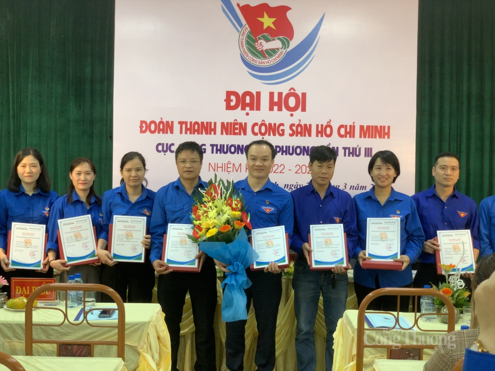 ễ trưởng thành Đoàn cho các đồng chí đoàn viên của Cục.