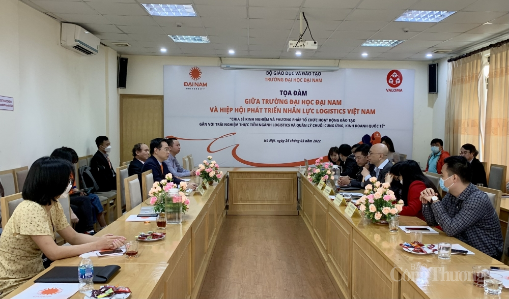 Tọa đàm giữa Trường Đại học Công nghiệp Hà Nội với VALOMA nhằm chia sẻ phương pháp đào tạo gắn với trải nghiệm thực tiễn ngành logistics và quản lý chuỗi cung ứng.