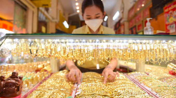 Giá vàng hôm nay ở thị trường trong nước tiếp tục duy trì mức cao, trên 69 triệu đồng/lượng Giá vàng hôm nay ở thị trường trong nước tiếp tục duy trì mức cao, trên 69 triệu đồng/lượng