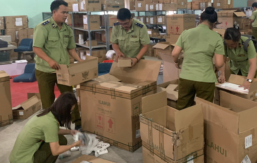 Nhiều thiết bị điện tử nhập lậu bị thu giữ tại kho hàng thuộc Công ty TNHH MIMISO VIỆT NAM