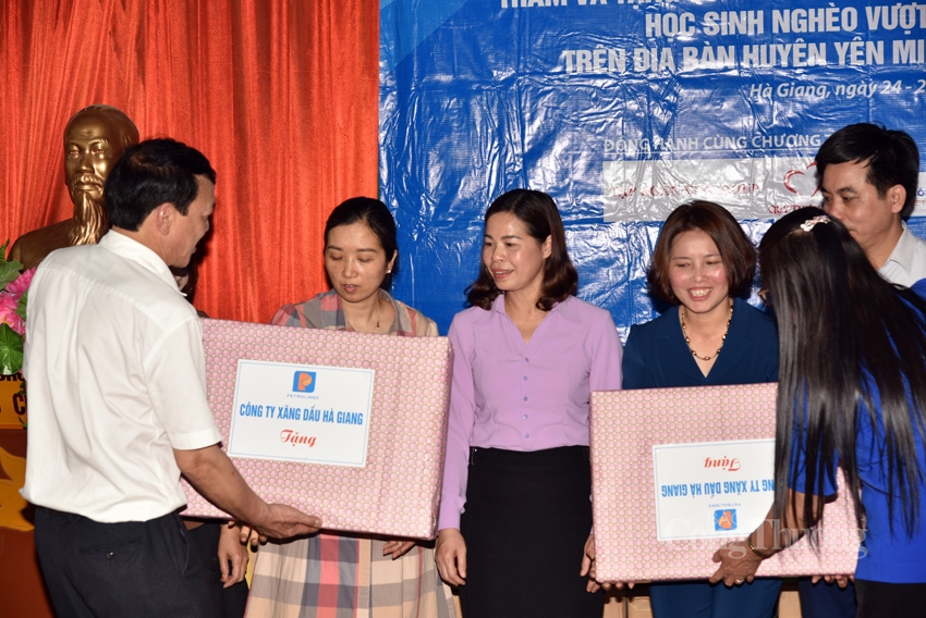 “Nối nhịp” yêu thương đến học sinh nghèo vượt khó tại Hà Giang