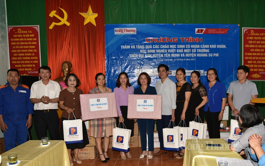 “Nối nhịp” yêu thương đến học sinh nghèo vượt khó tại Hà Giang