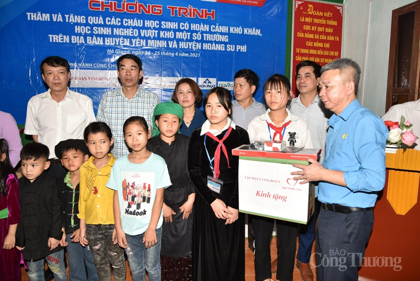 “Nối nhịp” yêu thương đến học sinh nghèo vượt khó tại Hà Giang
