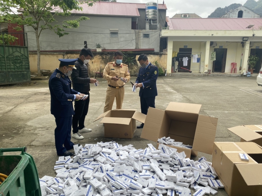 Đội Quản lý thị trường số 4 giám sát tiêu huỷ hàng hoá Đội Quản lý thị trường số 4 giám sát tiêu huỷ hàng hoá