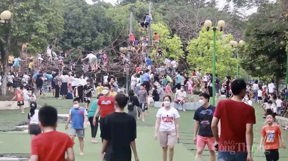 Các điểm vui chơi tại Hà Nội đón lượng khách tăng đột biến dịp giỗ Tổ Hùng Vương