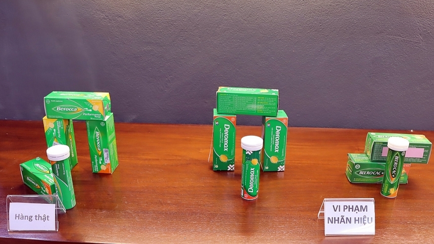 Sản phẩm này do Đội số 1, Cục QLTT Hà Nội thu giữ đầu tháng 4/2022 do có dấu hiệu xâm phạm quyền của nhãn hiệu Bayer Consumer Care AG đã được bảo hộ tại Việt Nam Sản phẩm này do Đội số 1, Cục QLTT Hà Nội thu giữ đầu tháng 4/2022 do có dấu hiệu xâm phạm quyền của nhãn hiệu Bayer Consumer Care AG đã được bảo hộ tại Việt Nam