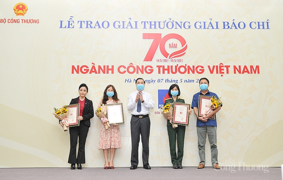 Giải Báo chí 70 năm ngành Công Thương: Tôn vinh 41 nhóm tác giả, tác phẩm Giải Báo chí 70 năm ngành Công Thương: Tôn vinh 41 nhóm tác giả, tác phẩm