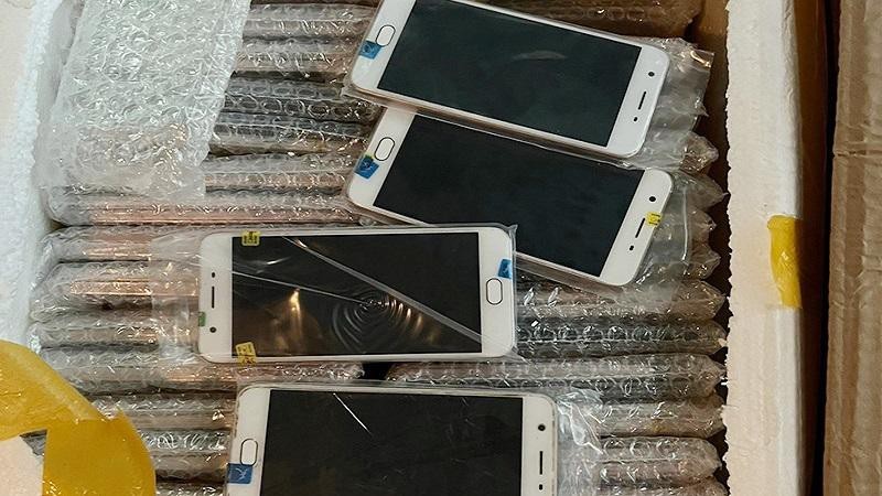 Hơn 5000 điện thoại di động và linh, phụ kiện có dấu hiệu nhập lậu Hơn 5000 điện thoại di động và linh, phụ kiện có dấu hiệu nhập lậu