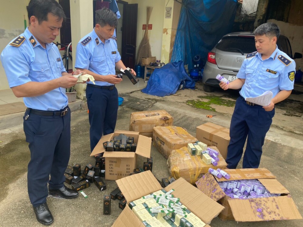 Lạng Sơn: Ngăn chặn thành công trên 2.000 sản phẩm mỹ phẩm nhập lậu đang trên đường vận chuyển Lạng Sơn: Ngăn chặn thành công trên 2.000 sản phẩm mỹ phẩm nhập lậu đang trên đường vận chuyển