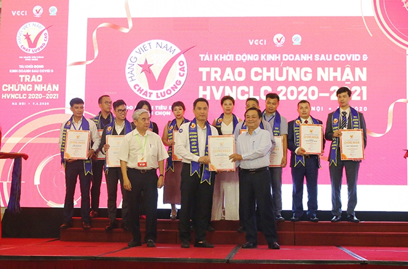 Văn phòng phẩm Hồng Hà: Hơn 2 thập kỷ được vinh danh Hàng Việt Nam chất lượng cao van phong pham hong ha 2 thap ky duoc vinh danh hang viet nam chat luong cao