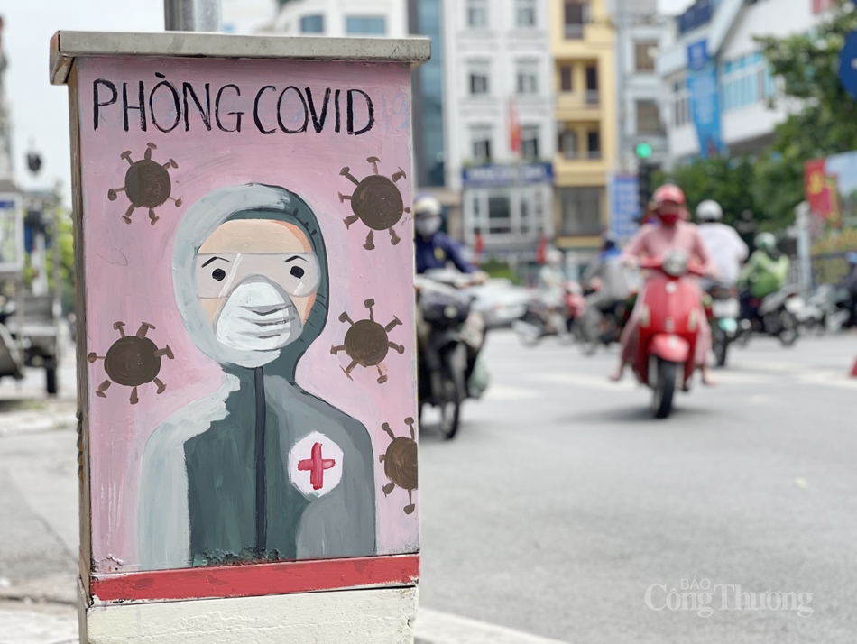 Những thông điệp khuyến cáo cho người dân thể hiện trên các bốt điện