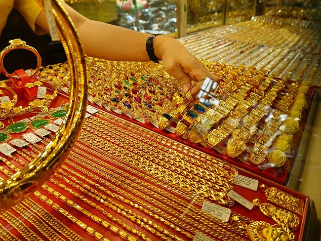 Giá vàng tăng vọt phiên cuối tuần  Giá vàng tăng vọt phiên cuối tuần
