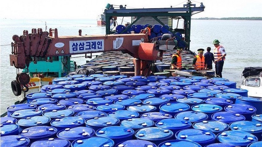 Lực lượng hải quan thực hiện nhiều giải pháp đấu tranh chống buôn lậu xăng dầu Lực lượng hải quan thực hiện nhiều giải pháp đấu tranh chống buôn lậu xăng dầu