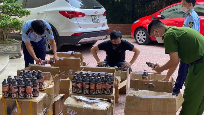 Lực lượng chức năng quận Thanh Xuân thu giữ 566 chai sữa tắm có dấu hiệu giả mạo nhãn hiệu Tesori d’Oriente