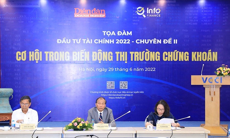 Tọa đàm “Đầu tư tài chính 2022: Cơ hội trong biến động thị trường chứng khoán” Tọa đàm “Đầu tư tài chính 2022: Cơ hội trong biến động thị trường chứng khoán”