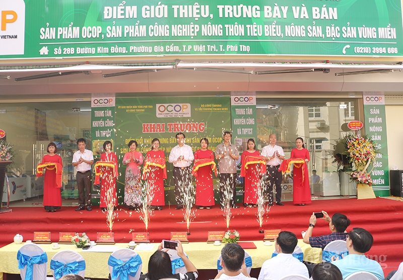 phu tho khai truong diem gioi thieu va ban san pham ocop
