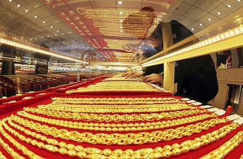 Giá vàng hôm nay ngày 26/7: Chênh lệch mua – bán rộng, nhà đầu tư thận trọng