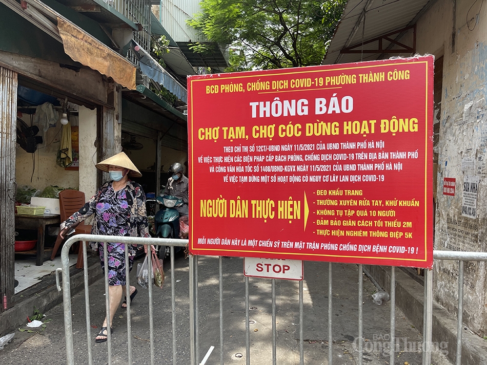 Lượng khách đến siêu thị ổn định trở lại trong ngày đầu Hà Nội siết chặt phòng dịch Covid-19 Lượng khách đến siêu thị ổn định trở lại trong ngày đầu Hà Nội siết chặt phòng dịch Covid-19