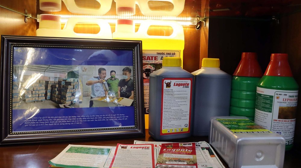 Điểm nhấn của Phòng Truyền thống “Dấu ấn Quản lý thị trường” là khu trưng bày các vụ việc nổi bật, điển hình mà toàn lực lượng QLTT đã phát hiện, kiểm tra trong thời gian gần đây Điểm nhấn của Phòng Truyền thống “Dấu ấn Quản lý thị trường” là khu trưng bày các vụ việc nổi bật, điển hình mà toàn lực lượng QLTT đã phát hiện, kiểm tra trong thời gian gần đây