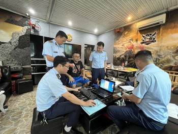 Đồng loạt kiểm tra các điểm kinh doanh thuốc lá thế hệ mới tại Thái Nguyên