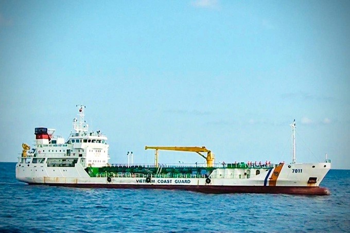 Tàu CSB 7011, một trong những tàu hiện đại nhất của Cảnh sát biển Việt Nam đang tìm kiếm thuyền viên mất liên lạc trên biển (Ảnh: A.X.).