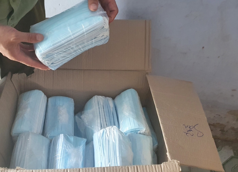 Hưng Yên: Tịch thu gần 13.000 chiếc khẩu trang không rõ nguồn gốc, xuất xứ hung-yen-tich-thu-gan-13000-chiec-khau-trang-khong-ro-nguon-goc-xuat-xu-1