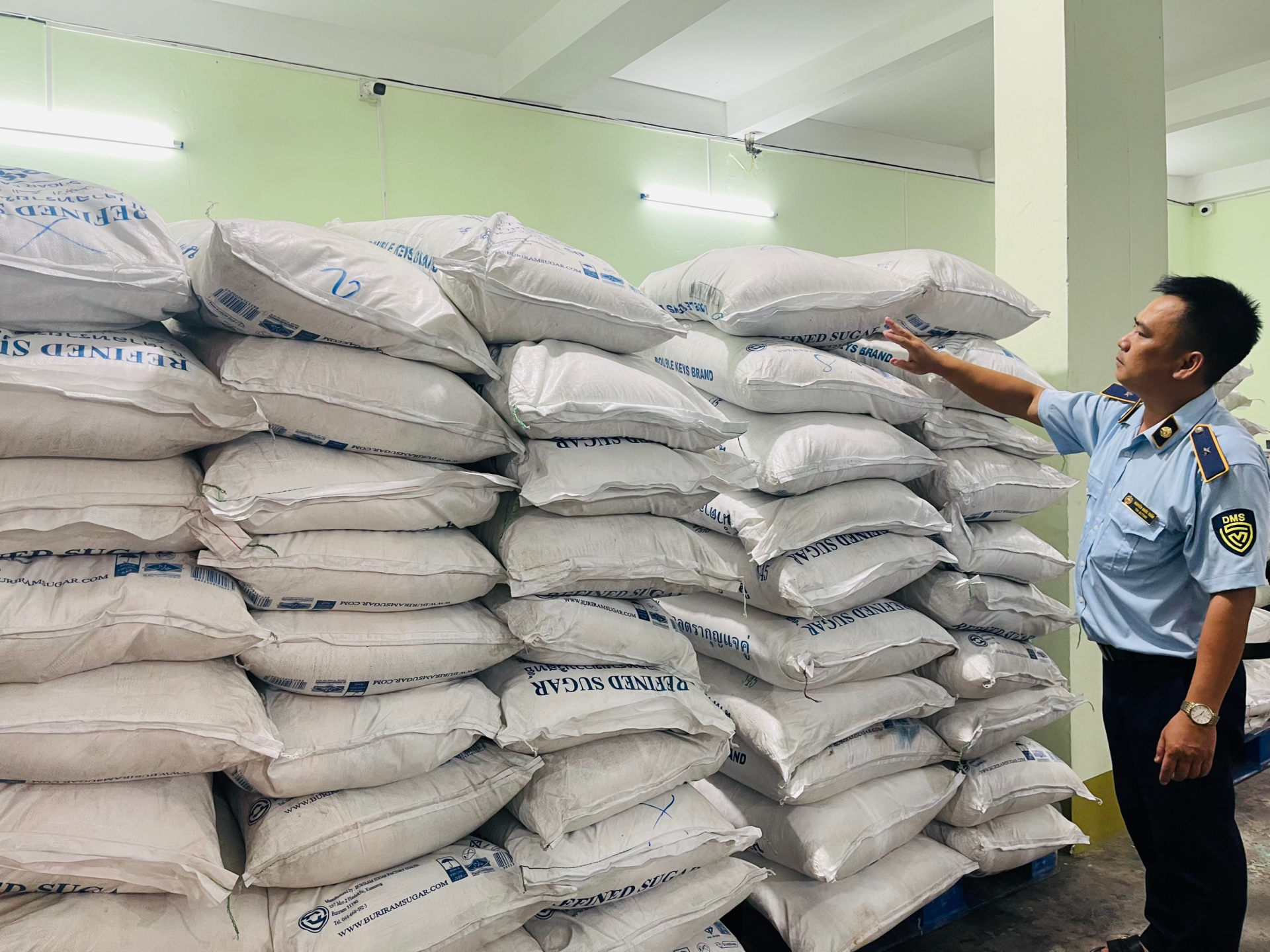 Cục QLTT Phú Yên tạm giữ 79 tấn đường cát do Thái Lan sản xuất đang trên đường vận chuyển tiêu thụ