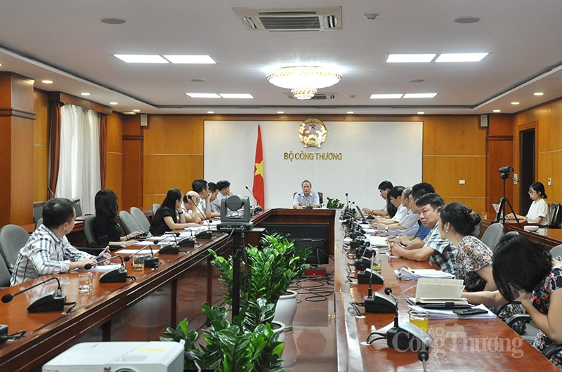 Đưa dệt may, da giày thành ngành xuất khẩu chủ lực