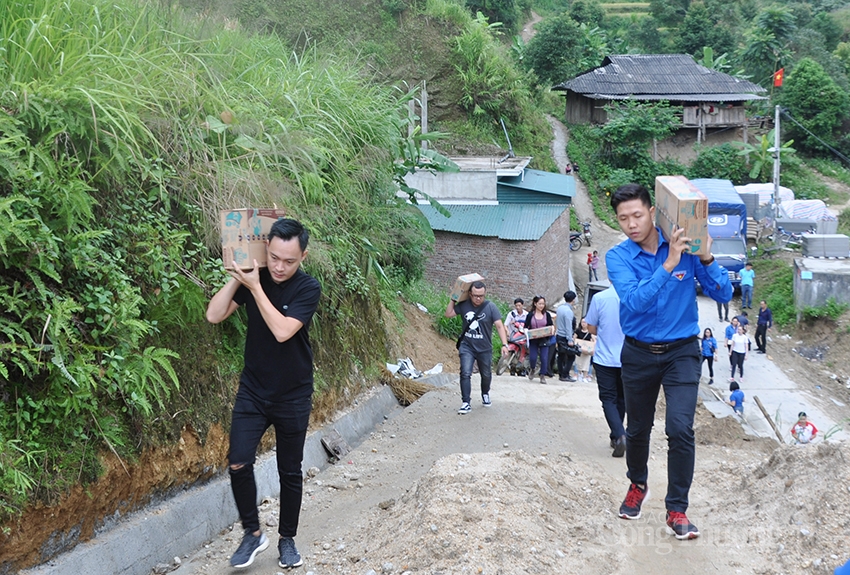 Tuổi trẻ Bộ Công Thương trao “Món quà yêu thương” tới học sinh địa đầu Tổ quốc