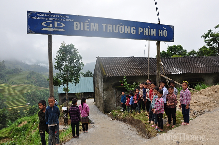 Tuổi trẻ Bộ Công Thương trao “Món quà yêu thương” tới học sinh địa đầu Tổ quốc