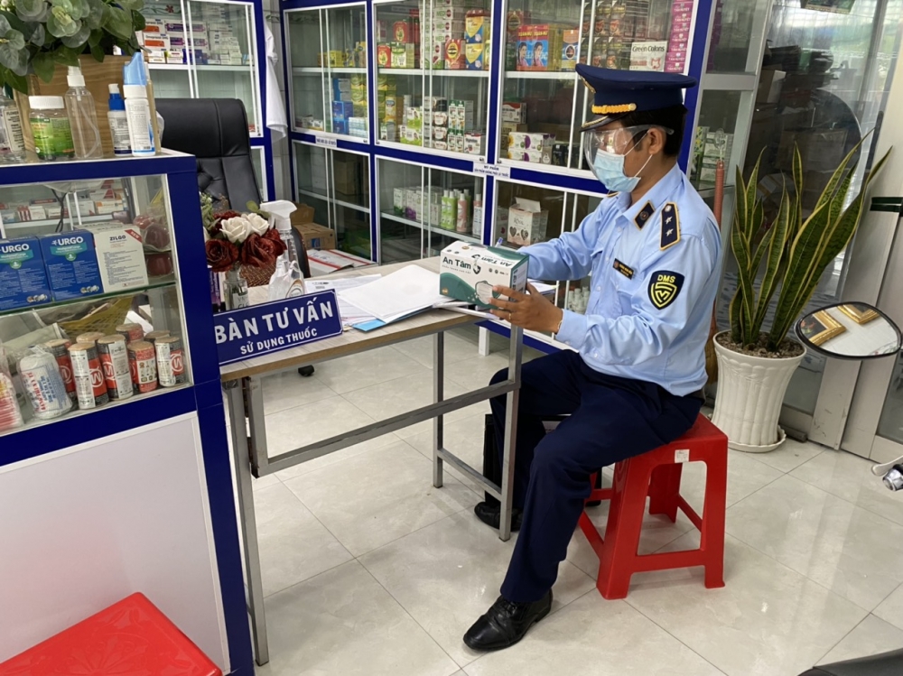 Đội QLTT số 3 kiểm tra trang thiết bị y tế tại huyện Tân Phước Đội QLTT số 3 kiểm tra trang thiết bị y tế tại huyện Tân Phước