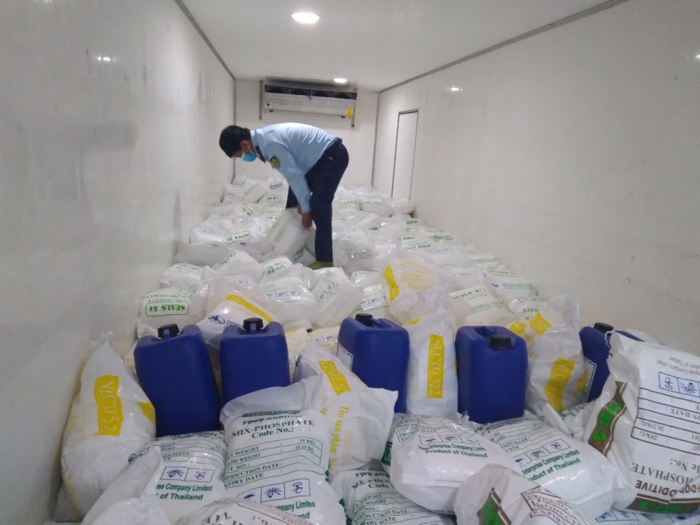 Gần 2 tấn phụ gia thực phẩm Thái Lan vi phạm nhãn được phát hiện tại Chốt kiểm dịch Covid-19 Gần 2 tấn phụ gia thực phẩm Thái Lan vi phạm nhãn được phát hiện tại Chốt kiểm dịch Covid-19