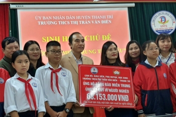 Thầy trò Trường THCS thị trấn Văn Điển chung tay ủng hộ đồng bào miền Trung