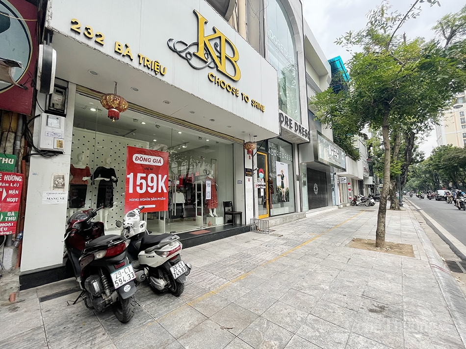 Các gian hàng đều đưa ra nhiều khuyến mãi để thu hút khách hàng