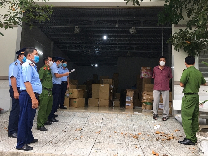 Kiểm tra kho Công ty TNHH MTV sản xuất mỹ phẩm Vương Ngọc