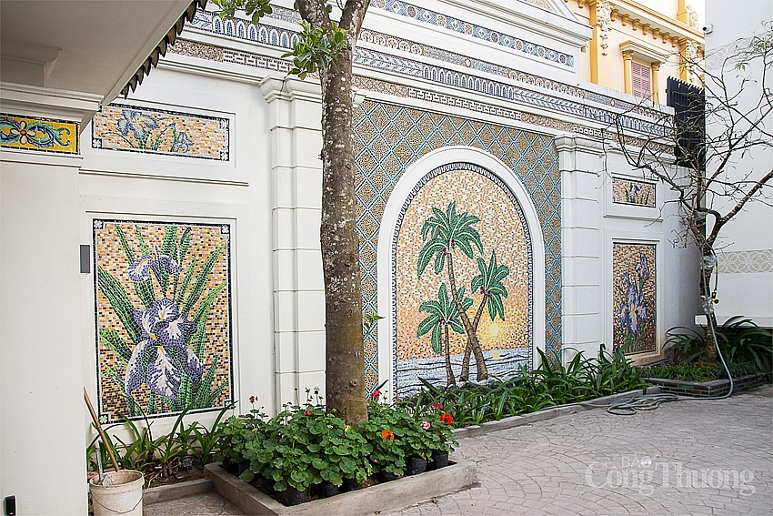 Công trình “Nhà gốm Quang Minh” của nghệ nhân Nguyễn Quý Sơn là công trình nhà ghép gốm mosaic lớn nhất Việt Nam 5704-nn-nguyeyyn-quyy-soyn-02