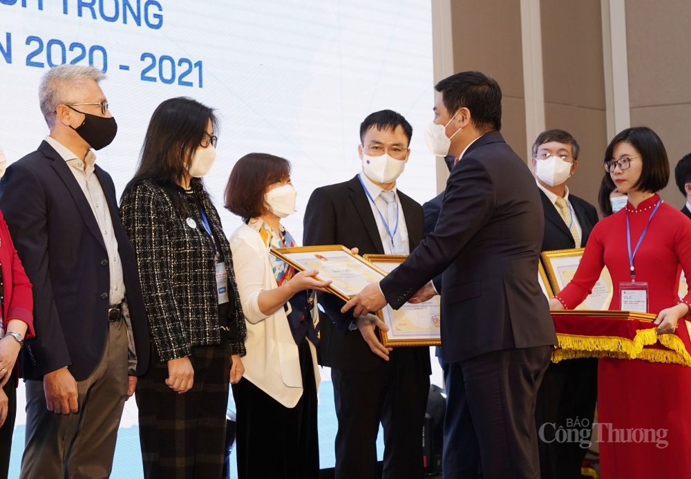 Bộ trưởng Nguyễn Hồng Diên: Ngành logistics đang đứng trước cơ hội lớn để bứt phá vươn lên Bộ trưởng Nguyễn Hồng Diên: Ngành logistics đang đứng trước cơ hội lớn để bứt phá vươn lên