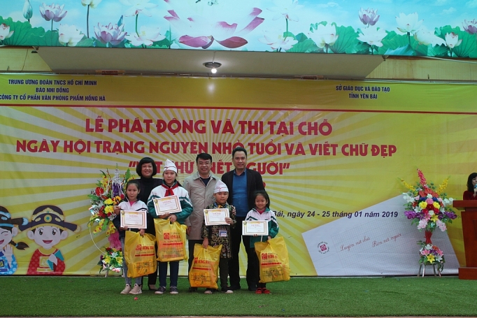 phat dong ngay hoi trang nguyen nho tuoi va viet chu dep net chu net nguoi tinh yen bai nam hoc 2018 2019