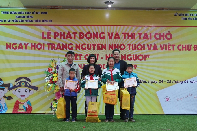 phat dong ngay hoi trang nguyen nho tuoi va viet chu dep net chu net nguoi tinh yen bai nam hoc 2018 2019