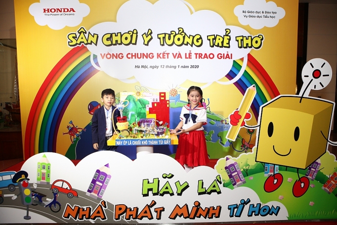 Vinh danh 30 ý tưởng xuất sắc nhất và trao giải  Sân chơi Ý tưởng trẻ thơ vinh danh 30 y tuong xuat sac nhat va trao giai san choi y tuong tre tho